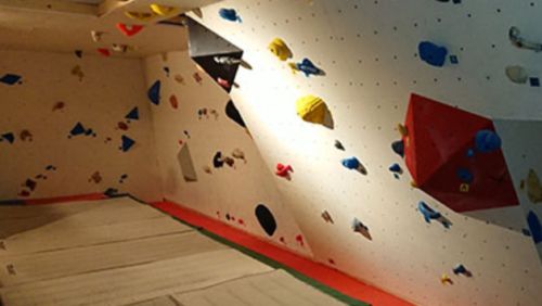 京都府のクライミング施設「R-PRESS AOAO Wall」